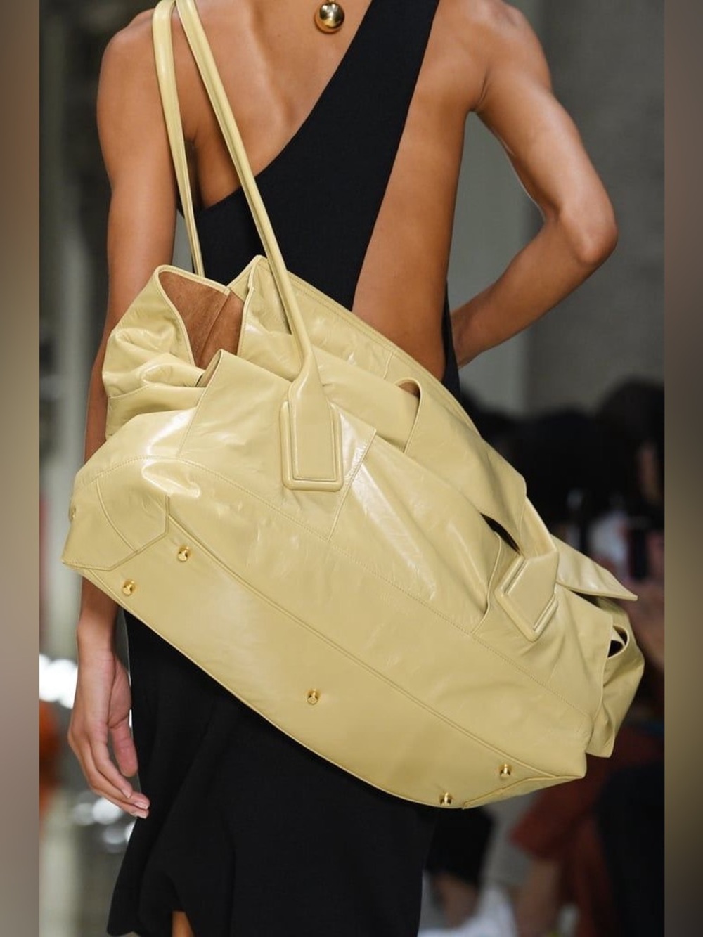 Bottega Veneta tapioca lambskin arco maxi slouch bag retail $5000 - Picture 3 of 11